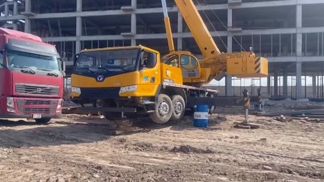Видео: Автокран XCMG 40 т — ТракСистемс